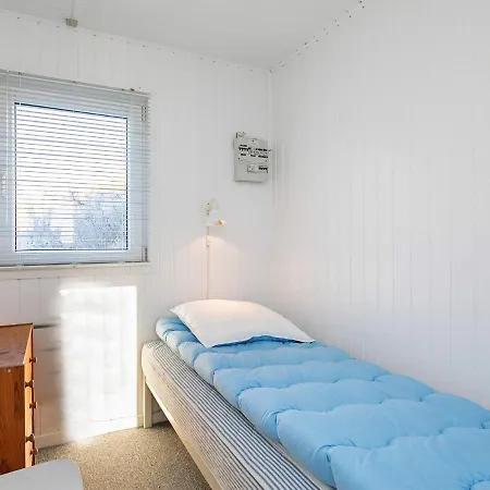 Semesterbostad Three-bedroom Holiday In 10