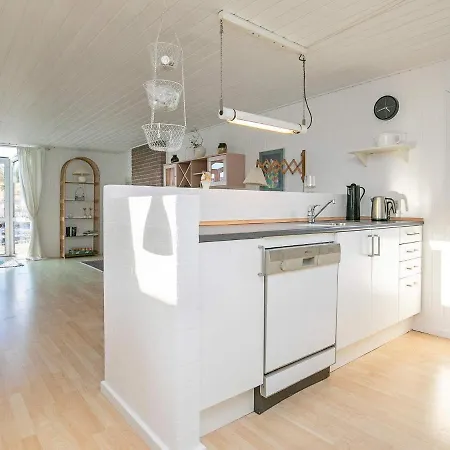 Semesterbostad Three-bedroom Holiday In 10 *