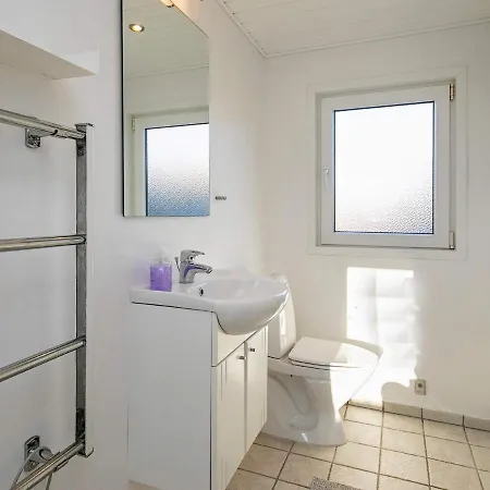 Semesterbostad Three-bedroom Holiday In 10