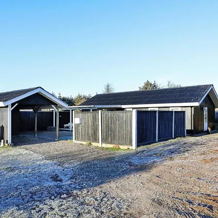 Three-bedroom Holiday In 10 Semesterbostad *
