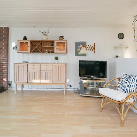 Three-bedroom Holiday In 10 Semesterbostad Blokhus