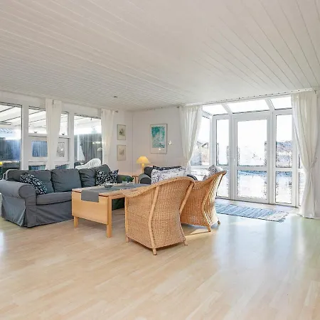Semesterbostad Three-bedroom Holiday In 10 *