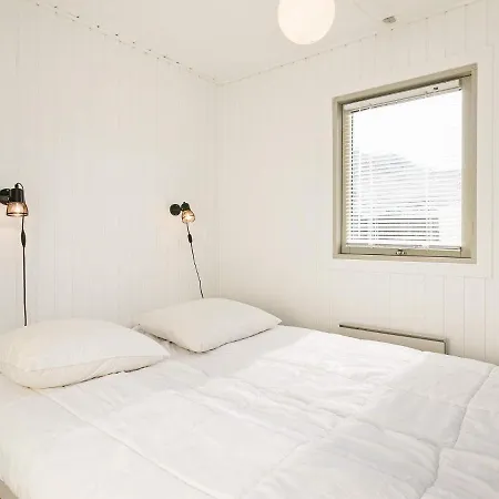 Three-bedroom Holiday In 10 Semesterbostad