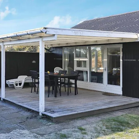 Semesterbostad Three-bedroom Holiday In 10 Blokhus