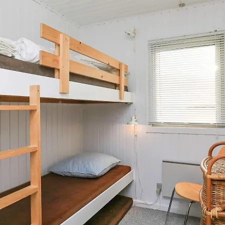 Semesterbostad Three-bedroom Holiday In 10 Blokhus